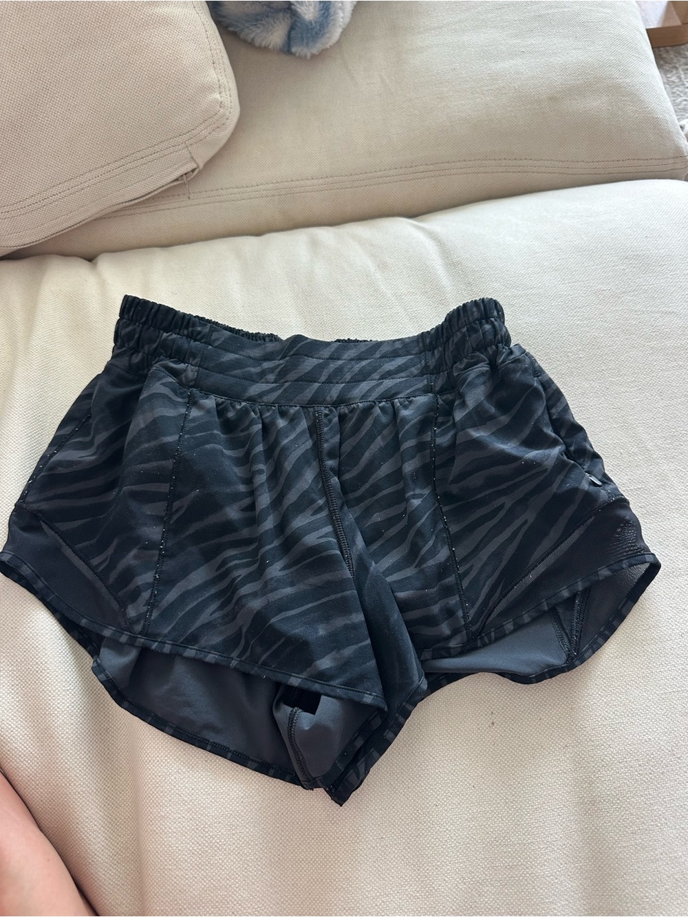 Lululemon Le Tigre hotty hot shorts
